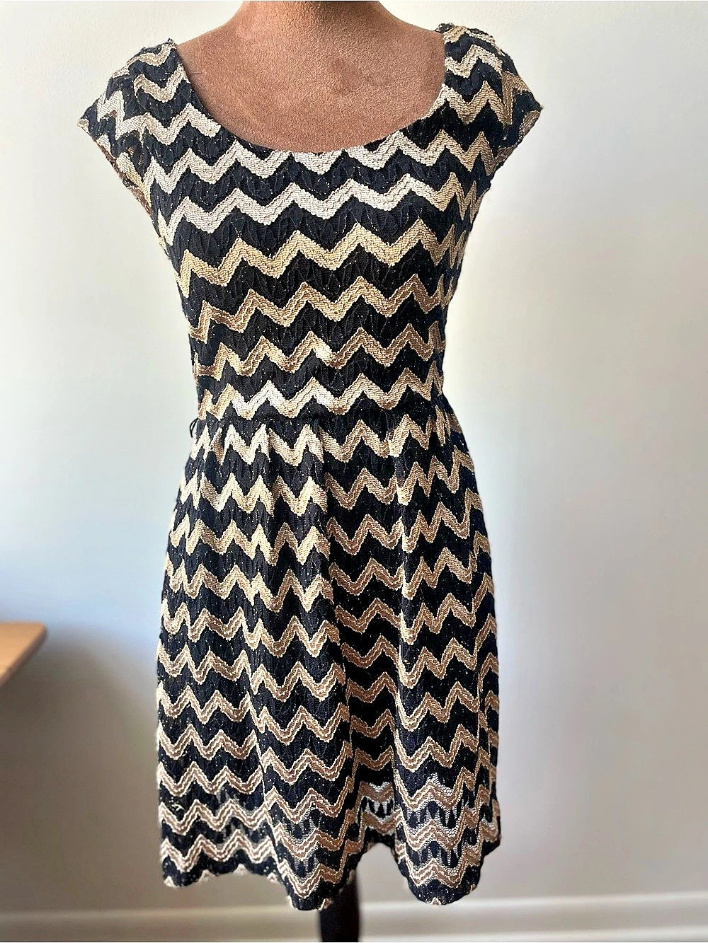 Candie's Geometric Mini Dress in Black & Gold Size Medium Good Condition
